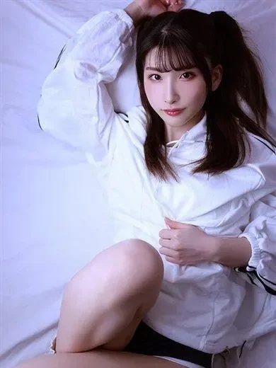 平川るる(秋元すずね)