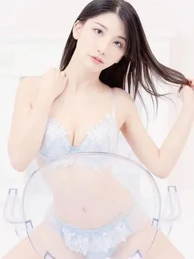 平川るる(秋元すずね)